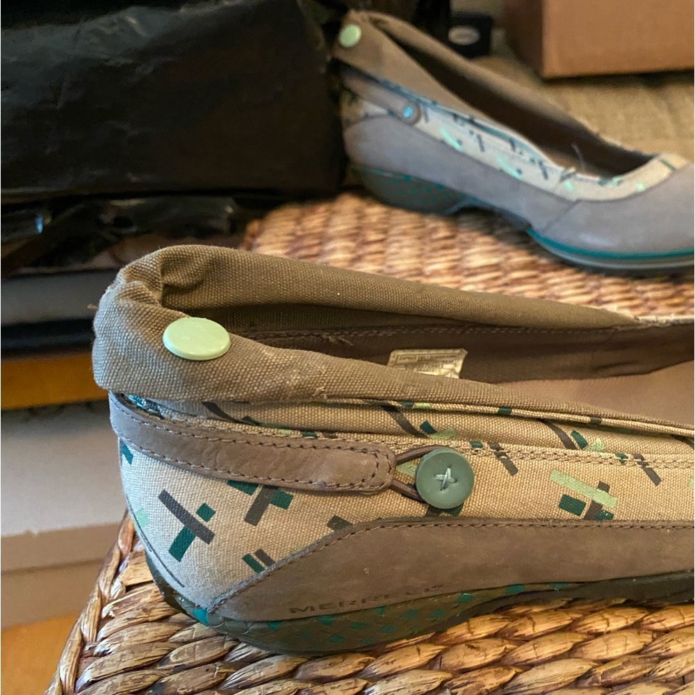Gently worn comfort Merrell ortholite shoes size 7